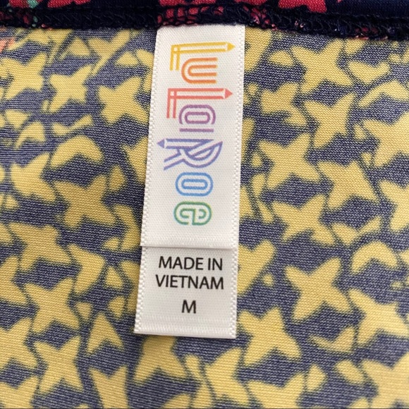 LulaRoe Classic Tee- Digital Multi Color Design M - Picture 6 of 7